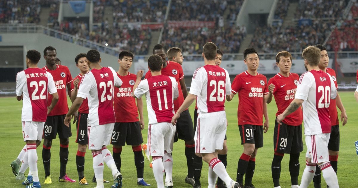 Ajax en Guangzhou R&F Football Club tekenen overeenkomst ...